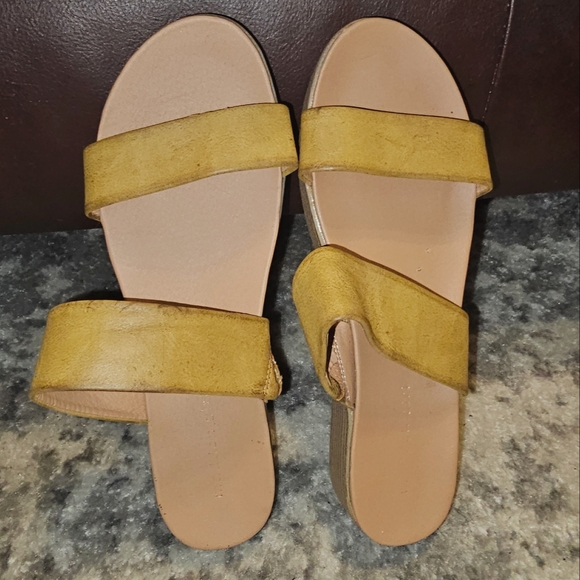 Madden Girl "Alie" Cognac Tan Light Brown Wood Platform Strappy Slides Sandals - Picture 10 of 14
